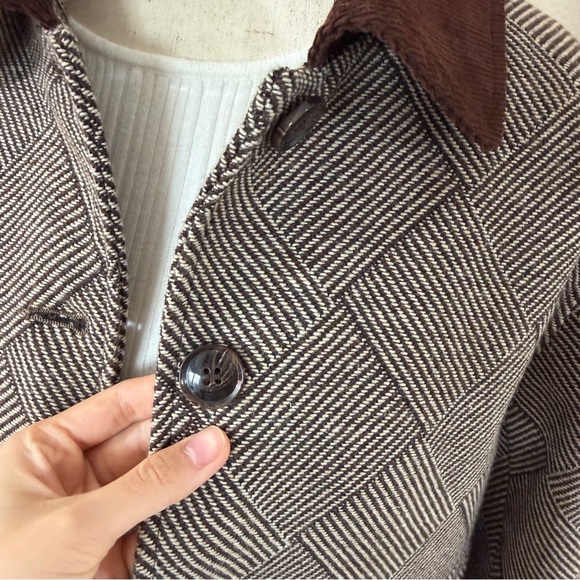 Elegant Brown Herringbone Blazer - Picture 2 of 7